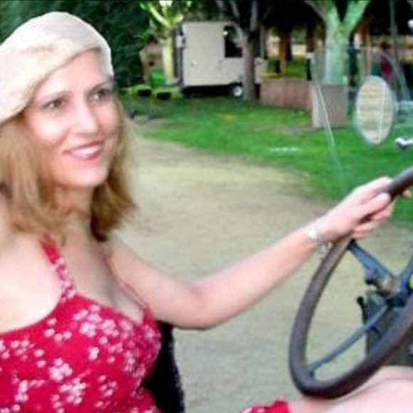 Meet your Posher, Honey-Squirrel - Picture 1 of 1